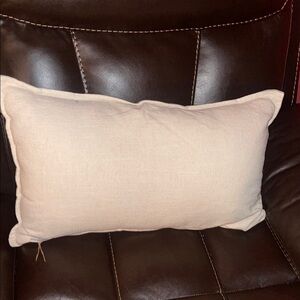 Throw  pillow
